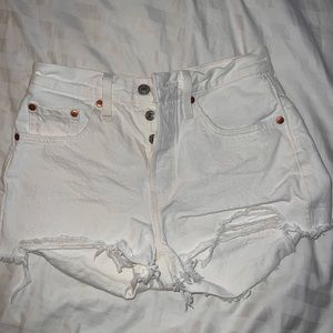 Levi’s 501 White distressed shorts